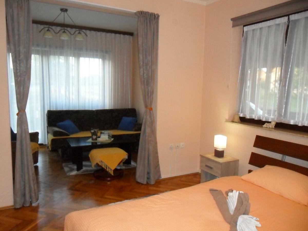Studio Apartment Ivona & Tin 슬루니 외부 사진
